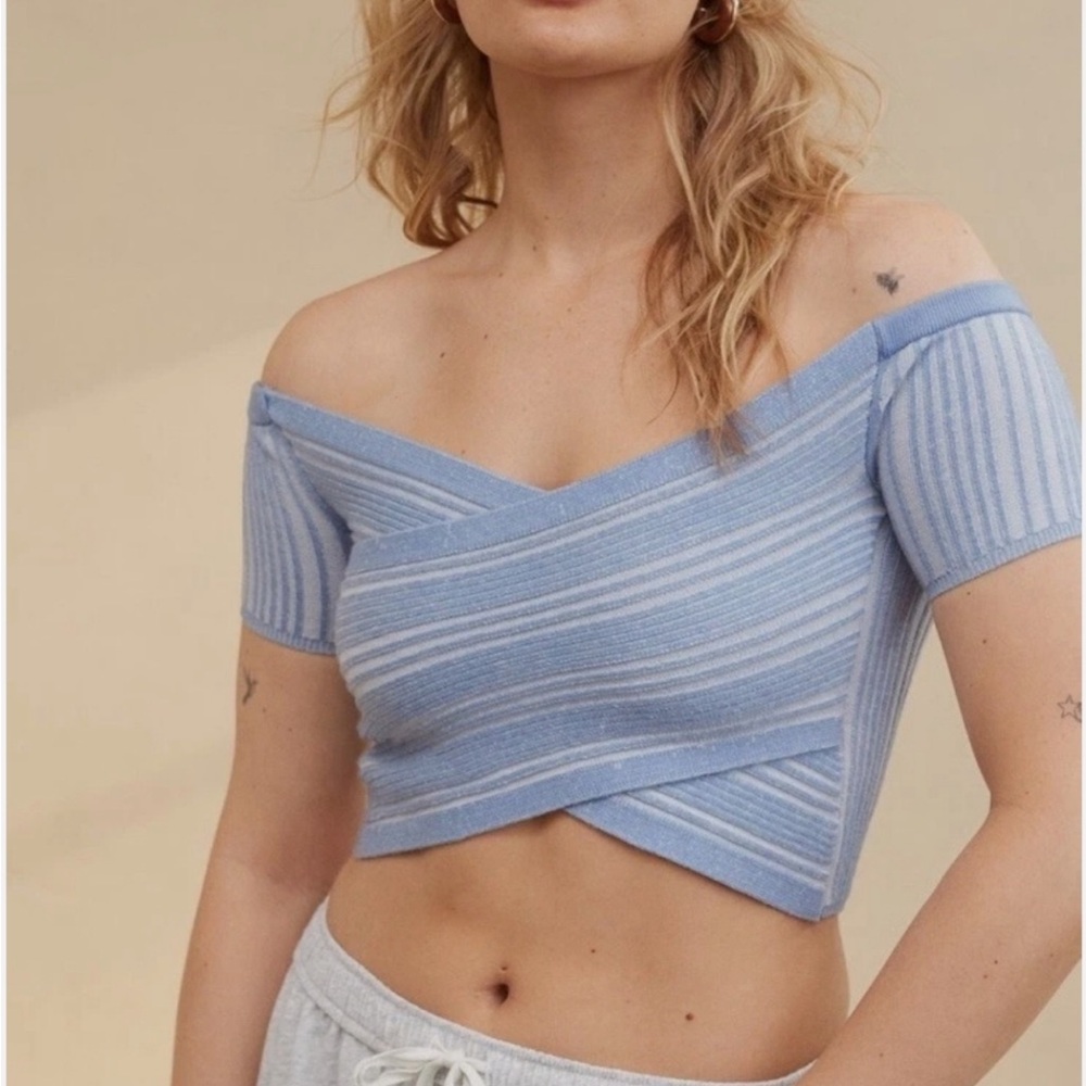 Aerie blue/white crop top/sweater top